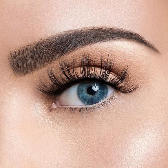 Sephora Other - new Sephora 𓁹 Velour Lashes 𓁹 Doll Me Up 𓁹 Silk